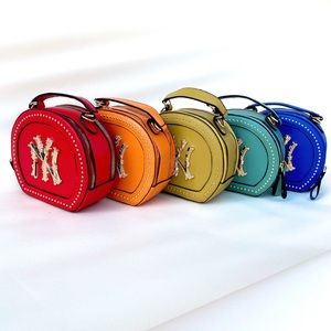 New Yorker purse and hat